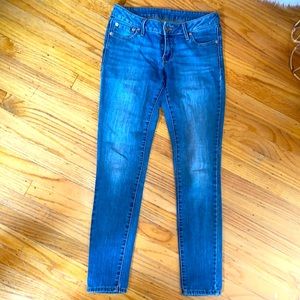 Old navy woman skinny jeans. Size 6